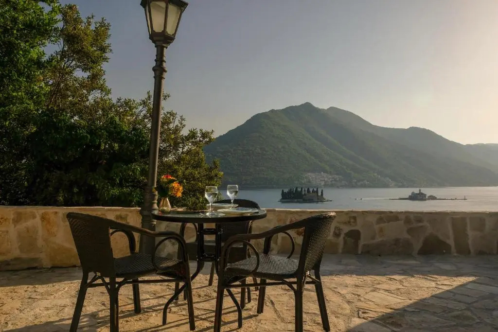 Villa & Apartments Perasto