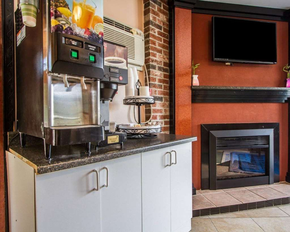 Rodeway Inn & Suites