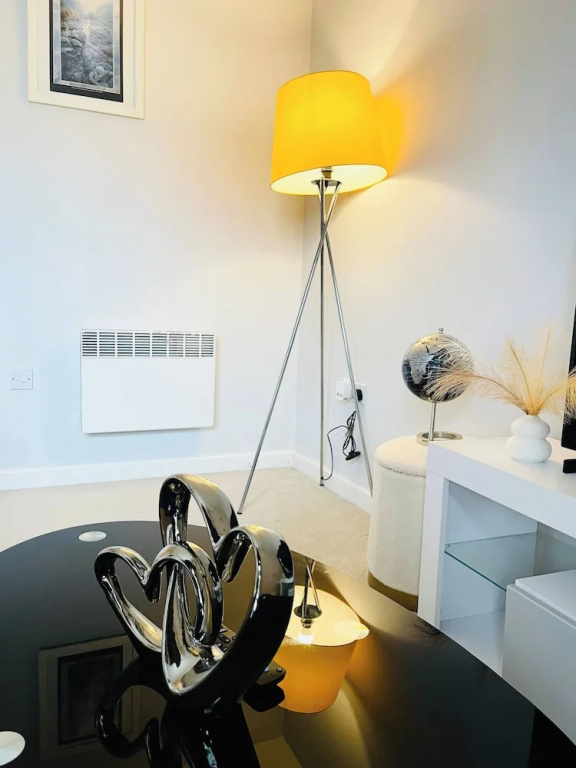 The Luxe Loft 2bed Apartment Free Parking, Fast Wifi & Netflix