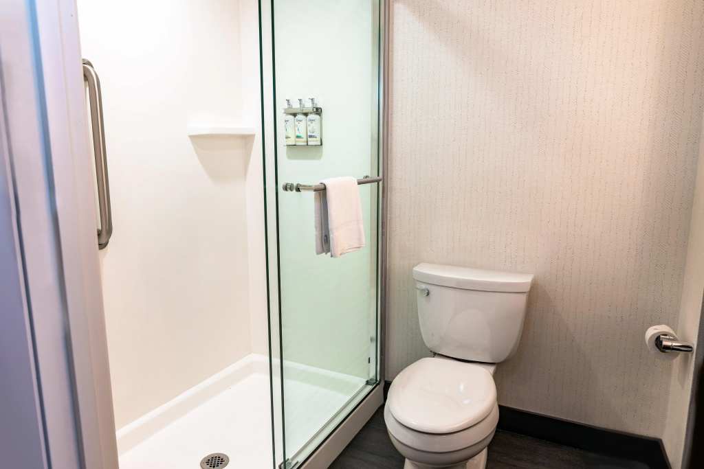 Holiday Inn & Suites Oakland - Airport by IHG