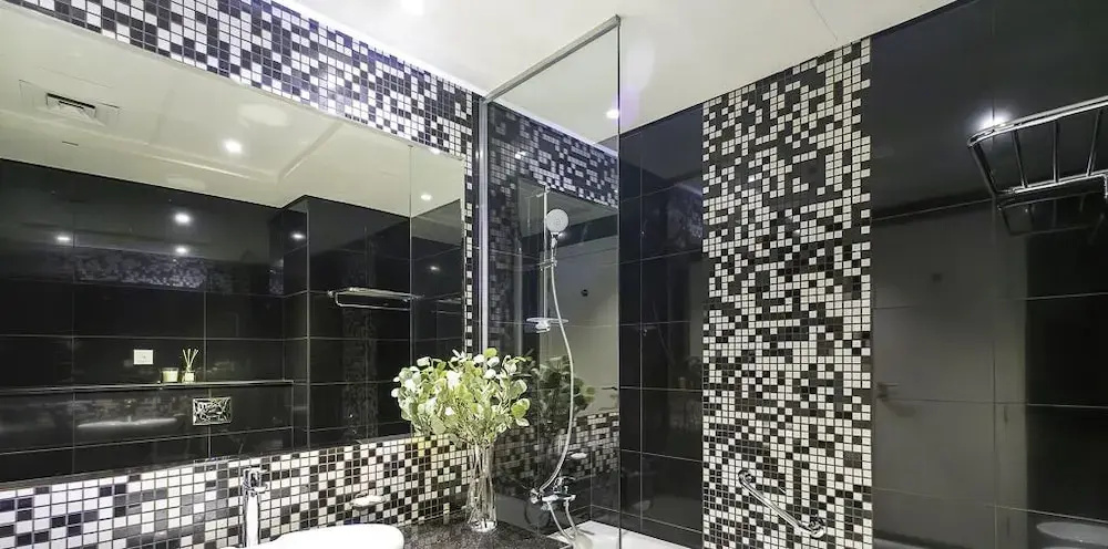 LUX The Bays Edge Canal View Suite