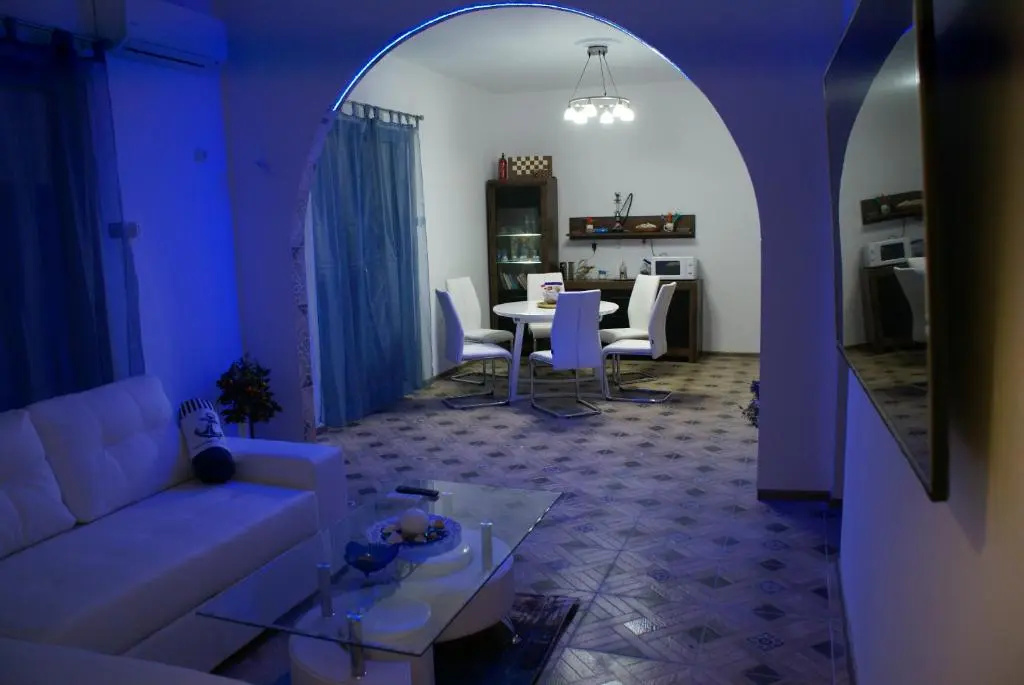 Island Apartment