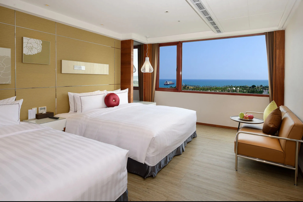 Shiny Ocean Hotel
