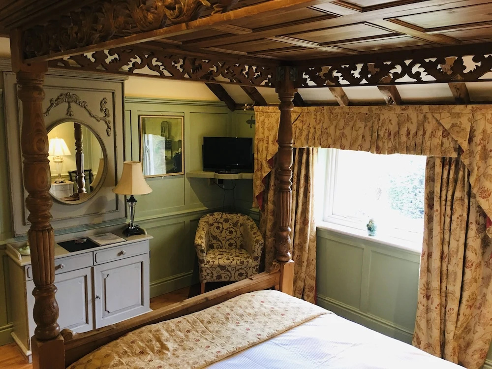 Wolds Village Hotel