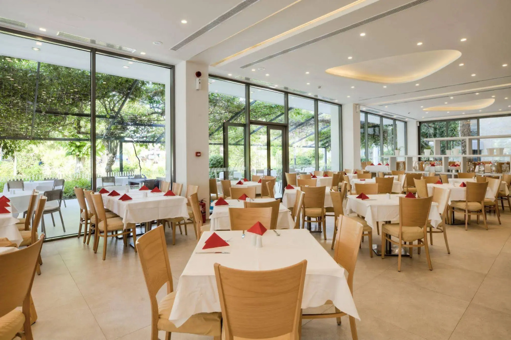 Caravia Beach Hotel