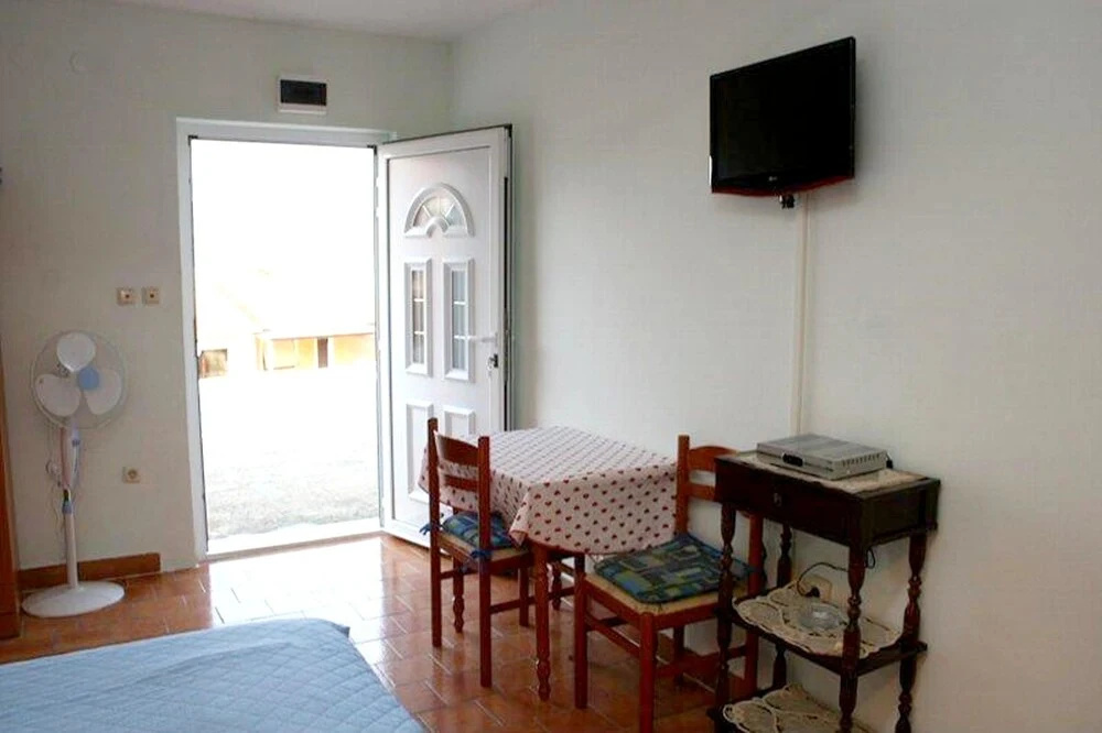 Studio in Mastrinka, With Wonderful sea View, Enclosed Garden and Wifi