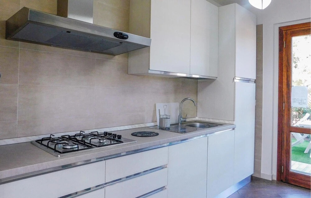 Amazing Home in Soverato With 3 Bedrooms and Wifi