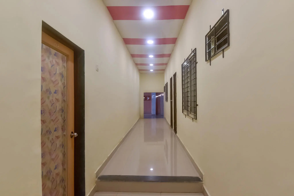 OYO Flagship 44010 Ananda Inn