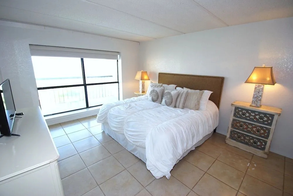Saida III Condo Unit #3903 2 Bedrooms 2 Bathrooms Condo
