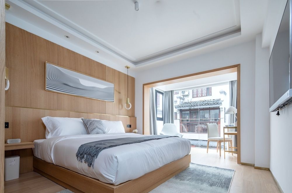 Guilin Bonjour Boutique Hotel- Free pick up service over 3 nights