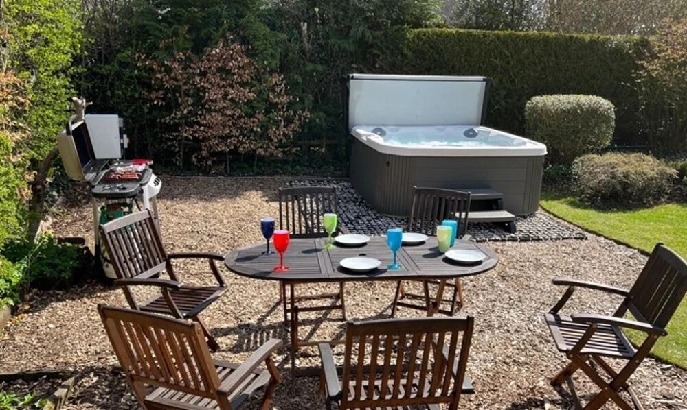 Gorgeous Comrie Cottage, hot tub & Mountain Views