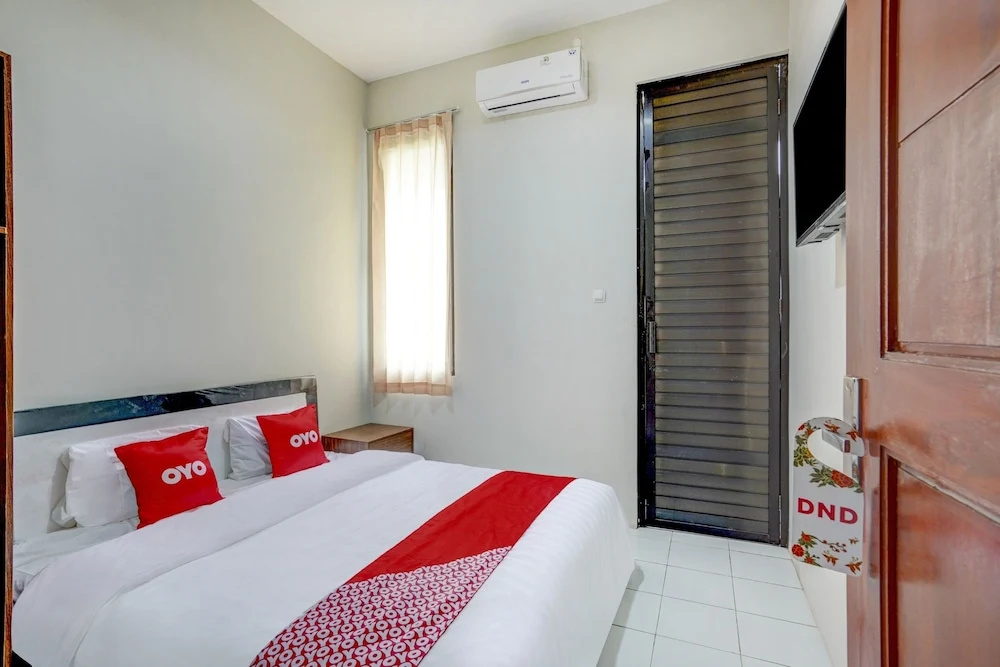 Anugrah Rr Syariah by OYO Rooms