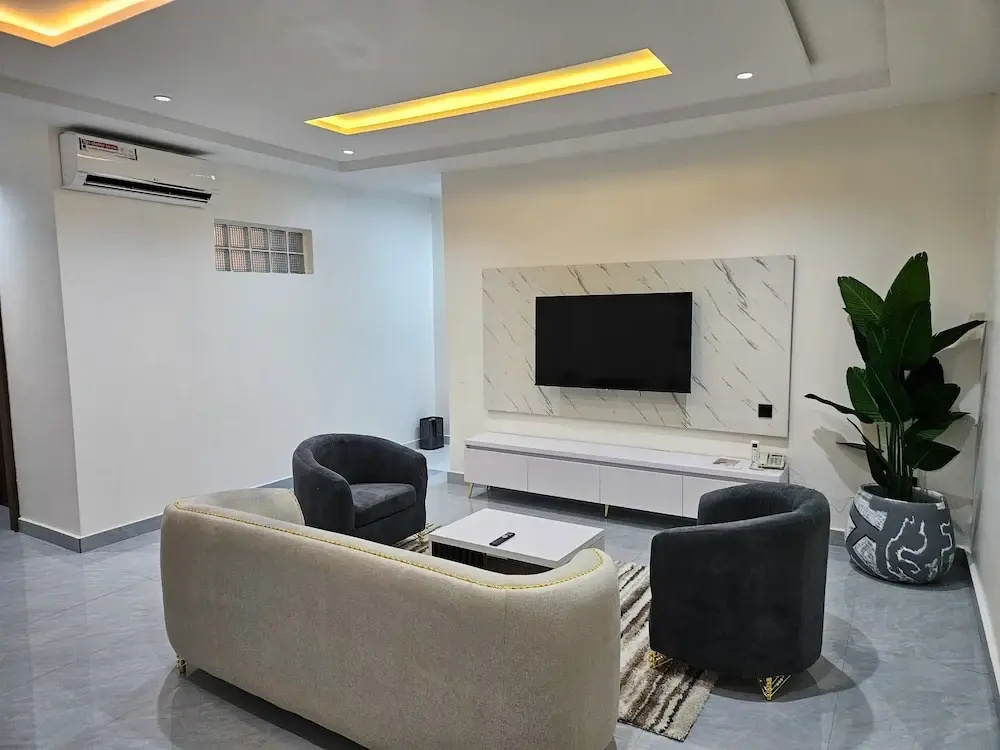 Reens Suites and Apartments