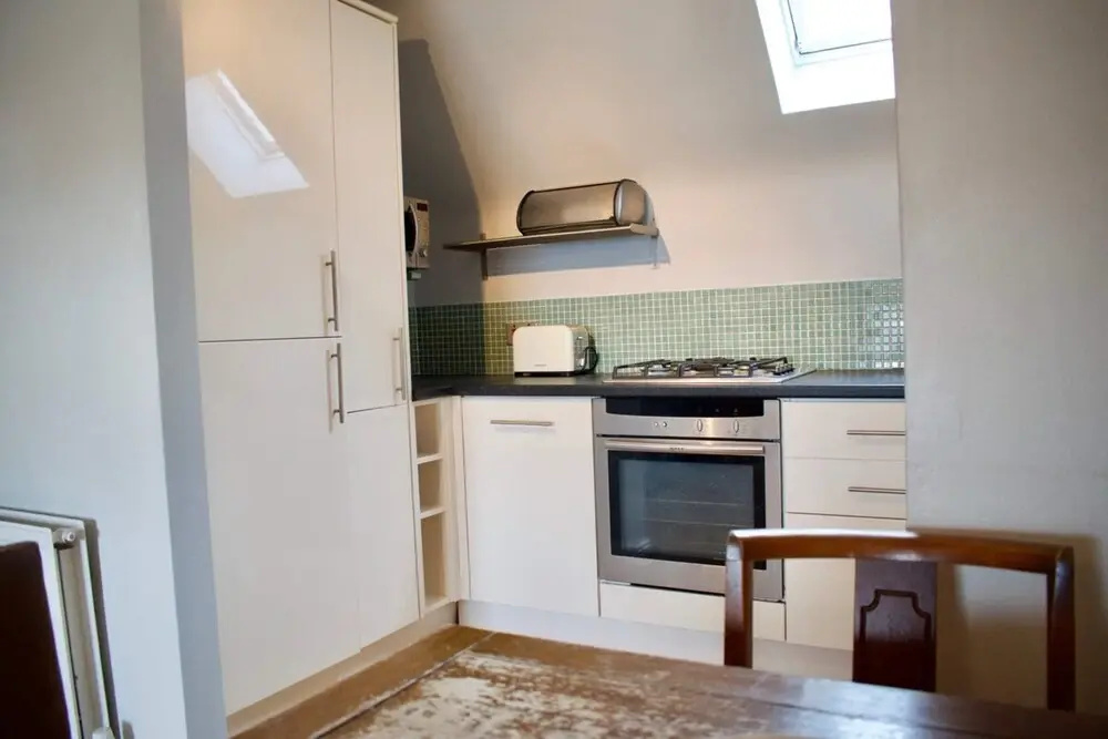 Modern And Charming 2 Bedroom Old Town Apartment