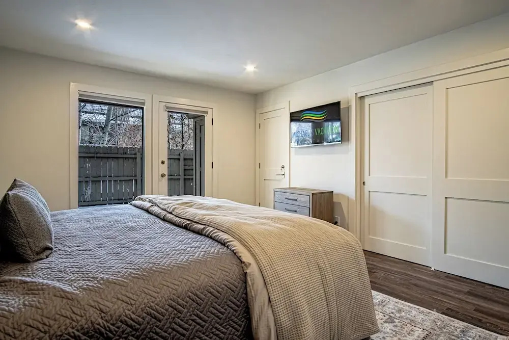 Warm Springs Retreat - Prime Location Near Downtown & Ski Lifts