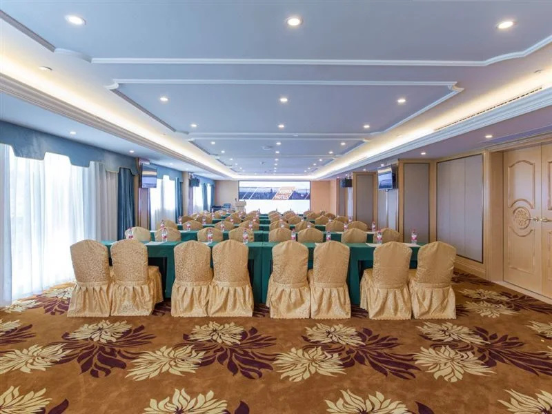 Vienna International Hotel (Enshi Cultural Square Airport Hotel)