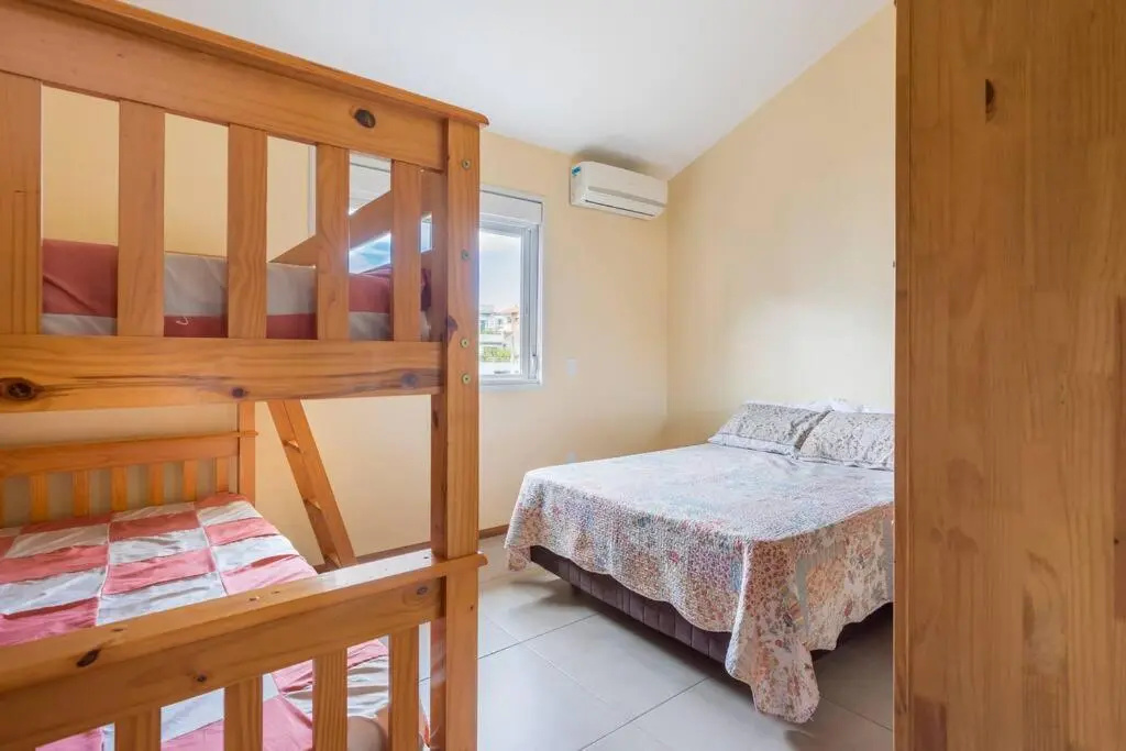 Casa com piscina e ar condicionado em Garopaba