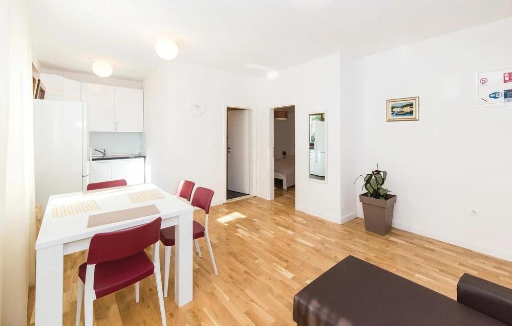 Five-Bedroom Holiday Home In Kastel Stafilic
