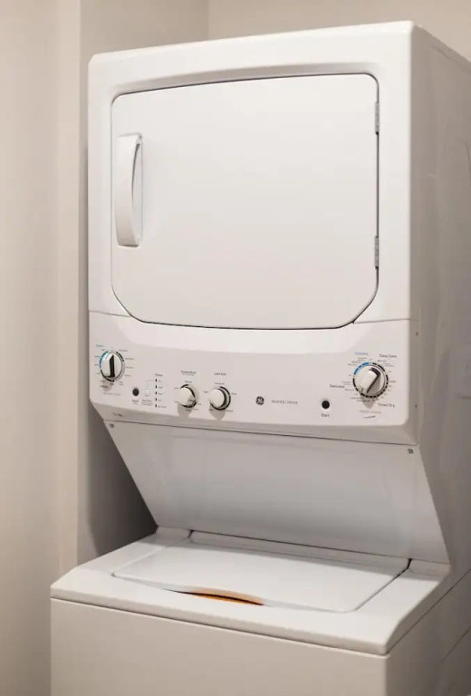 S1bd Serviced 1-br w Full Kitchen in Walkable Neighborhood