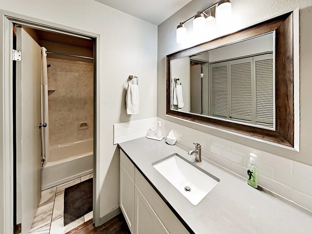 4BR 4BA Rustic Mountain Condo Park City by RedAwning