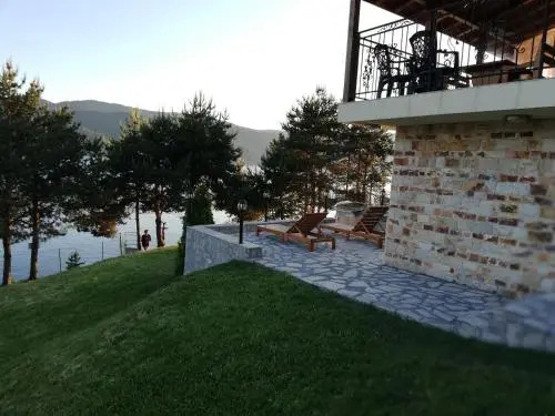 Divna Forest & Lake House