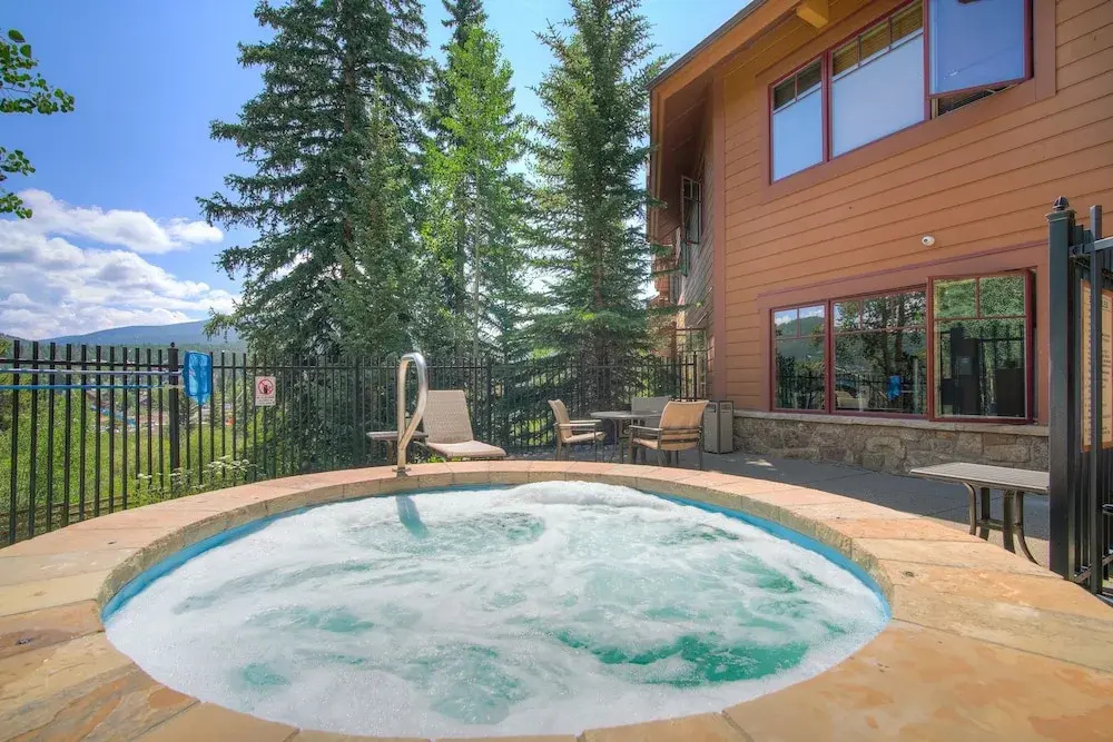 Updated, Modern Townhome With Private Garage 2 Bedroom Condo