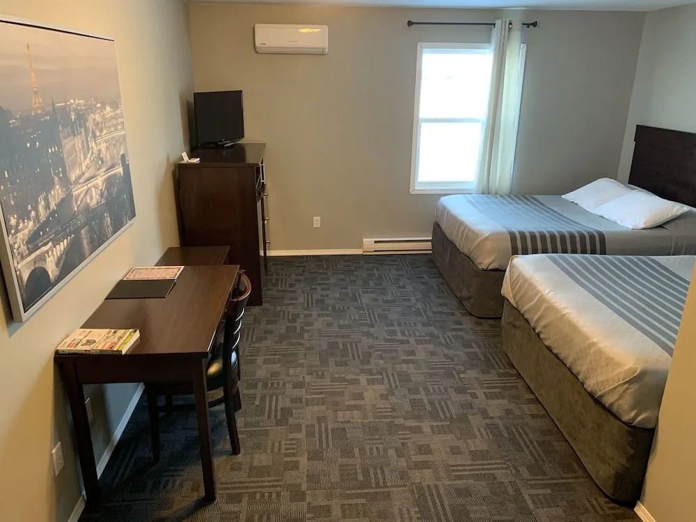 TaLLboys Grill & Pub Motel