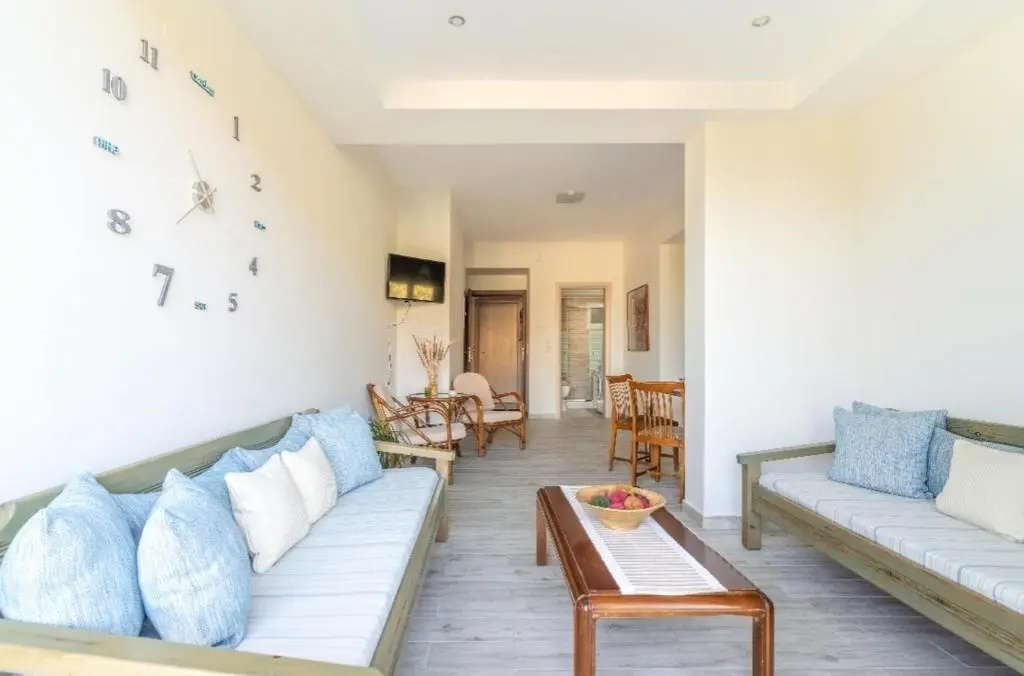The Holiday House 2