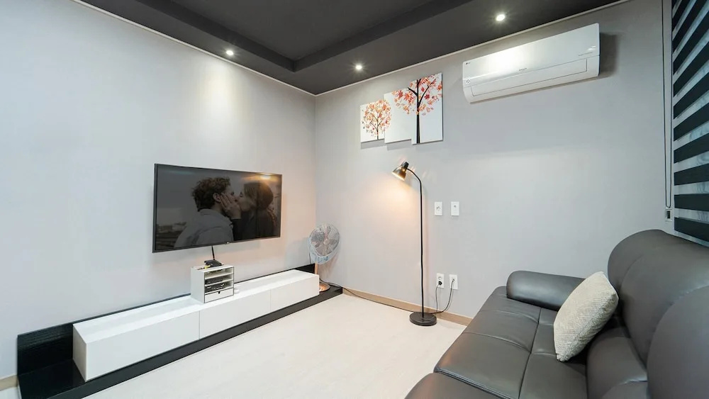 Jeju private aewol
