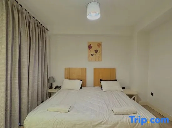 Taksim Square—1BR Deluxe Suite 03