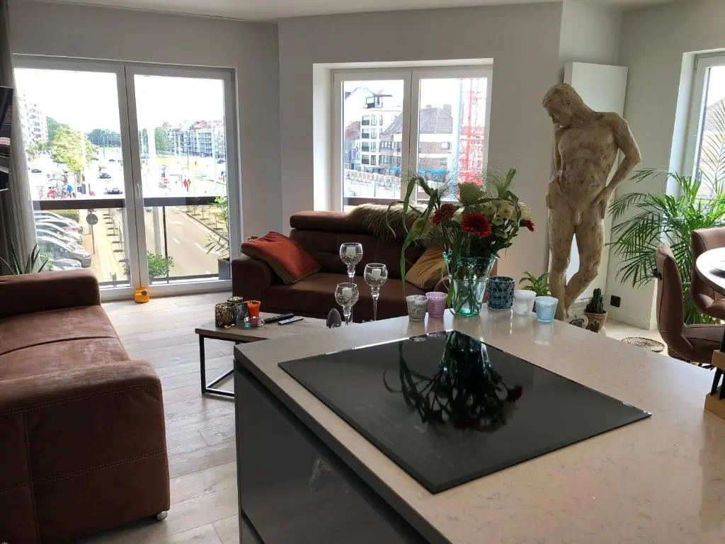 Luxueus nieuw zonnig hoekappartement SEAVIEW Heldenplein - 2x ruime garagebox
