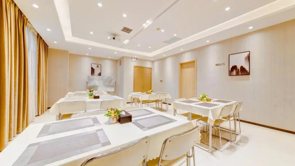 Lavande Hotel (Xi'an Fengcheng 1st Road Youth Center Metro Station Branch)