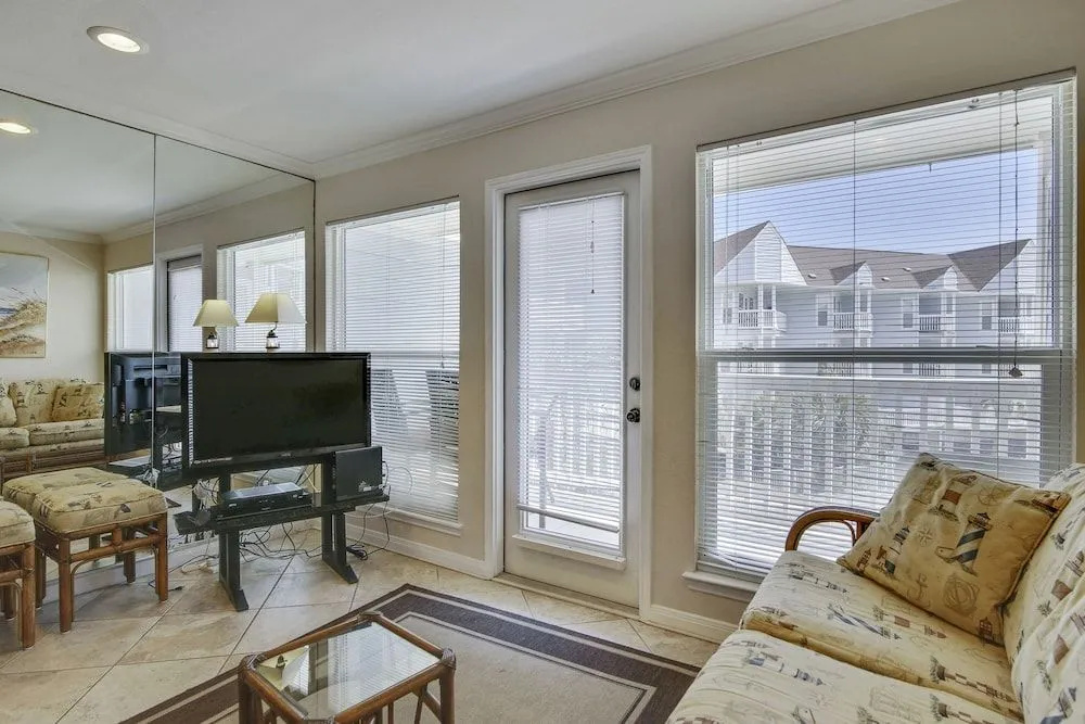 Seascape 1221 1 Bedroom Condo by RedAwning