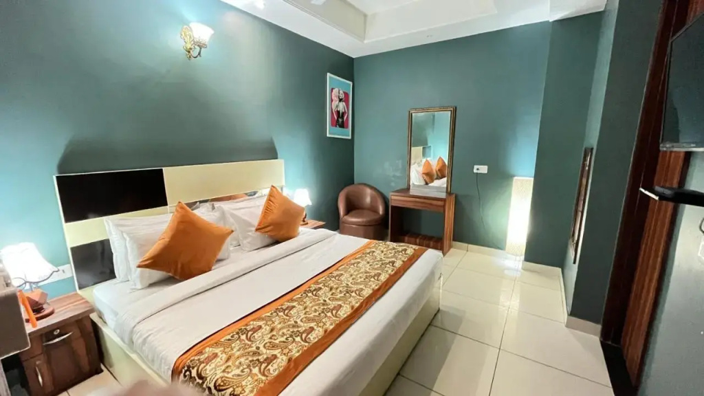 Qotel Comfort Golden Saffron Punjabi Bagh New Delhi