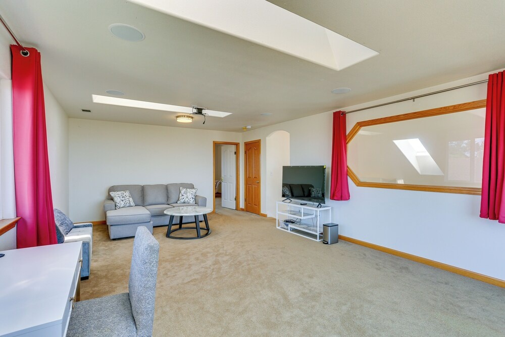 Seaside Eureka Vacation Rental w/ Bay Views