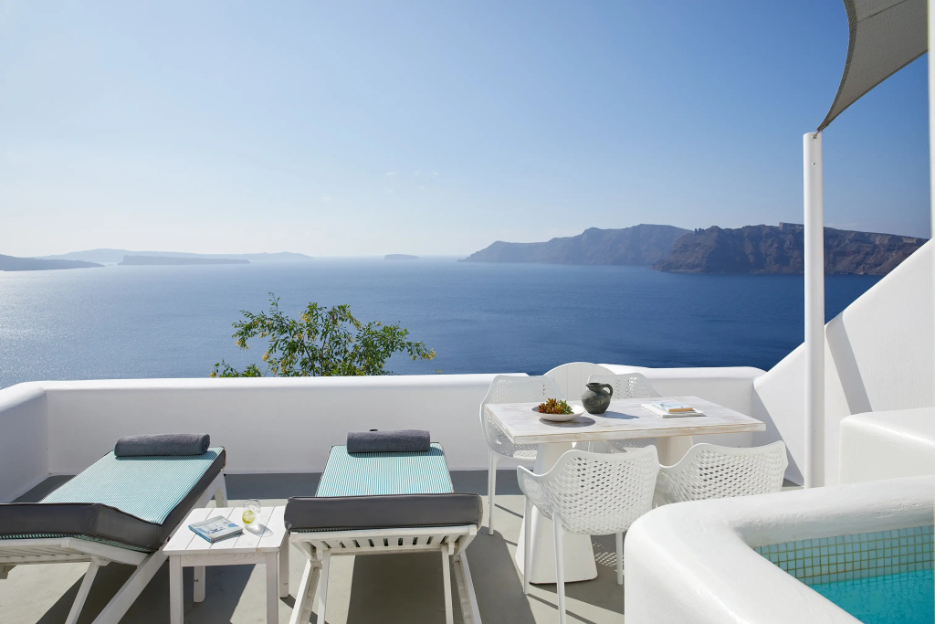 La Perla Villas and Suites