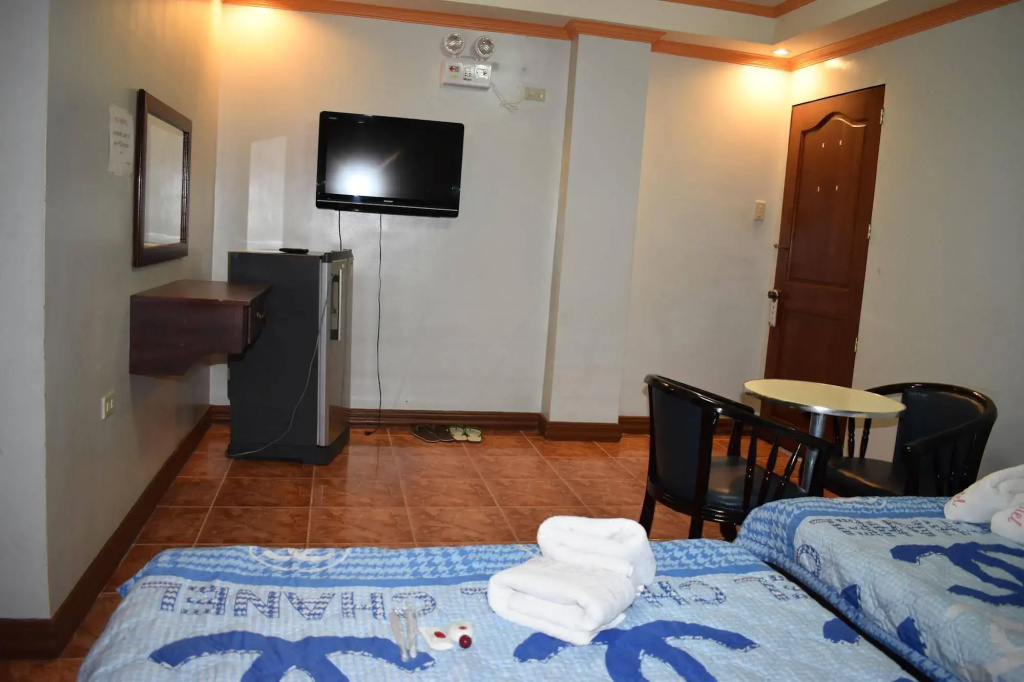OYO 701 R-kings (former Tomobe Hotel And Restaurant)