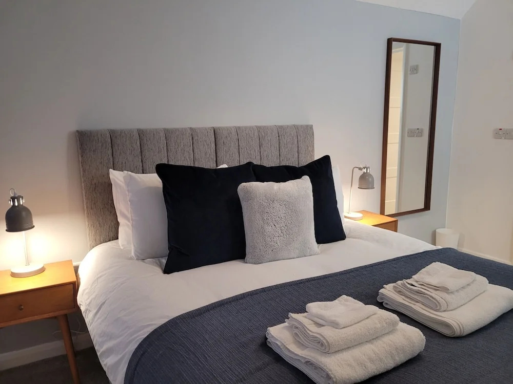 Crescent House Apartments