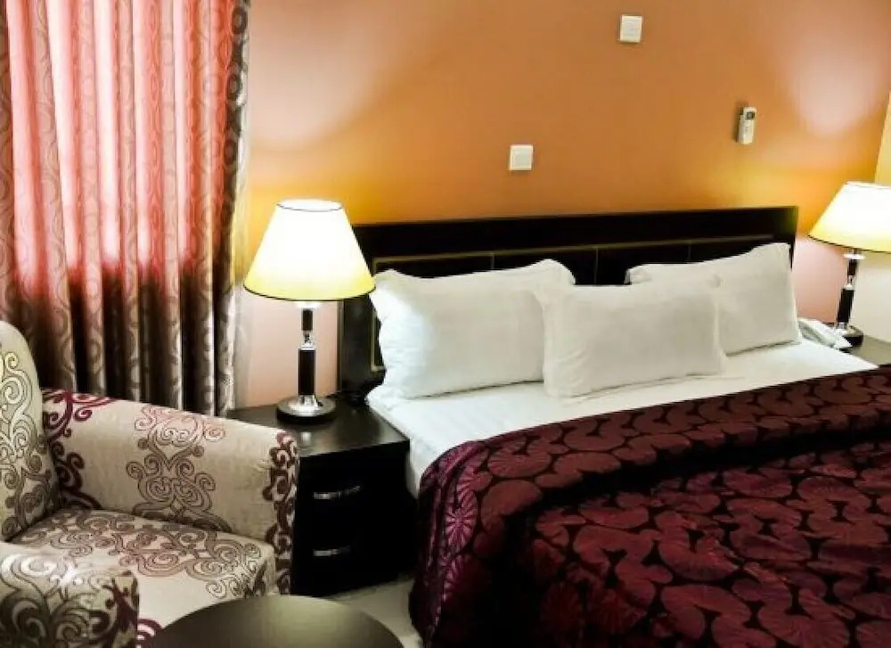 Auris Court Suites & Apartment
