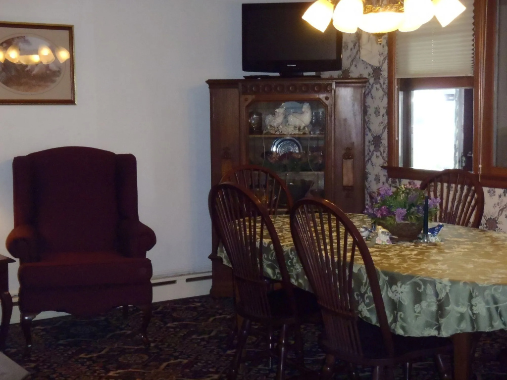 Glass House Inn Erie Near I-90 & I-79