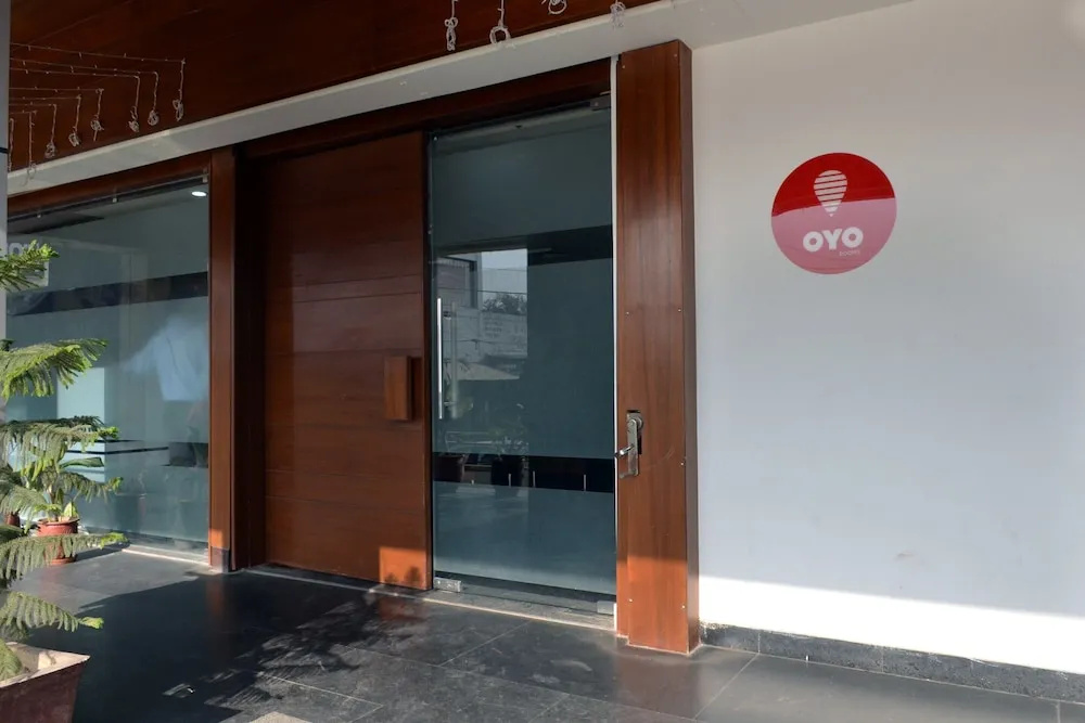 OYO 7100 Hotel Crossroads