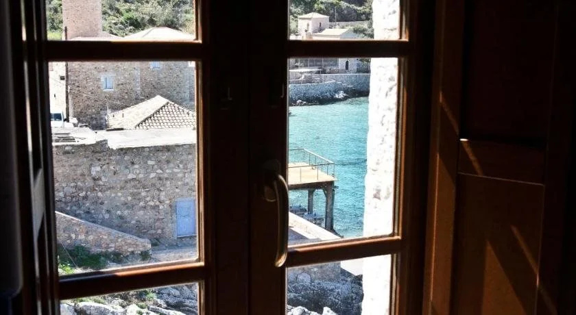 Mavromichalai