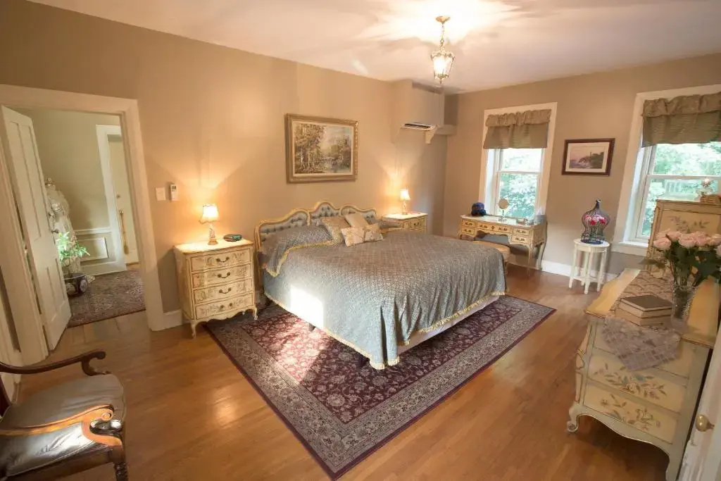Hollinger House