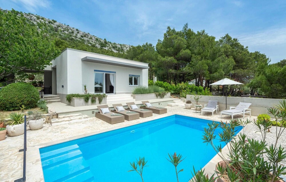 Amazing Home in Naklice With Wifi and 2 Bedrooms