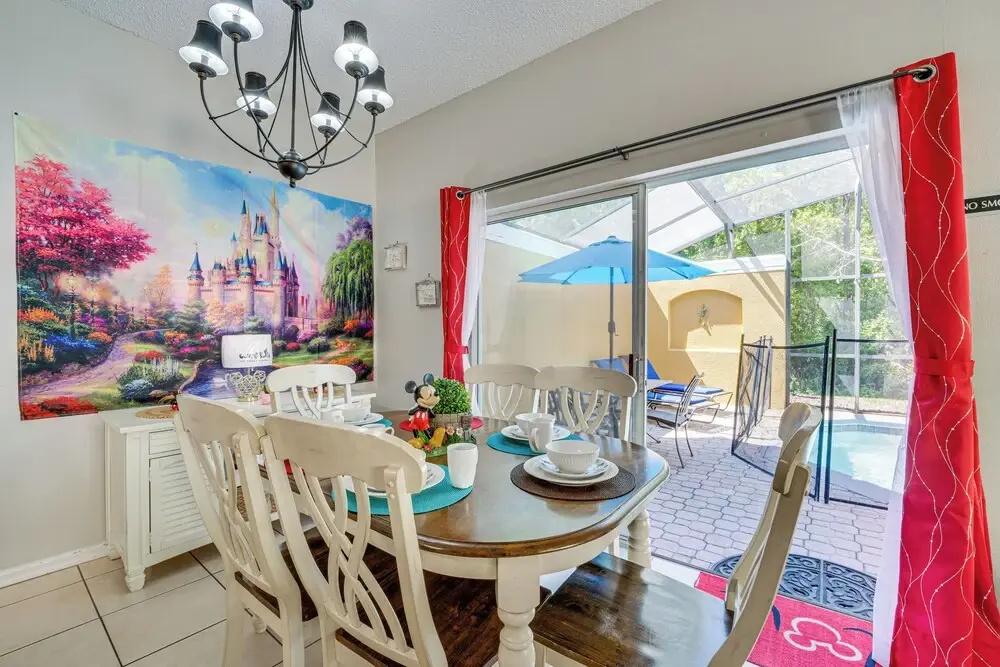 8 Mi to Disney Villa with Screened Pool and Lanai