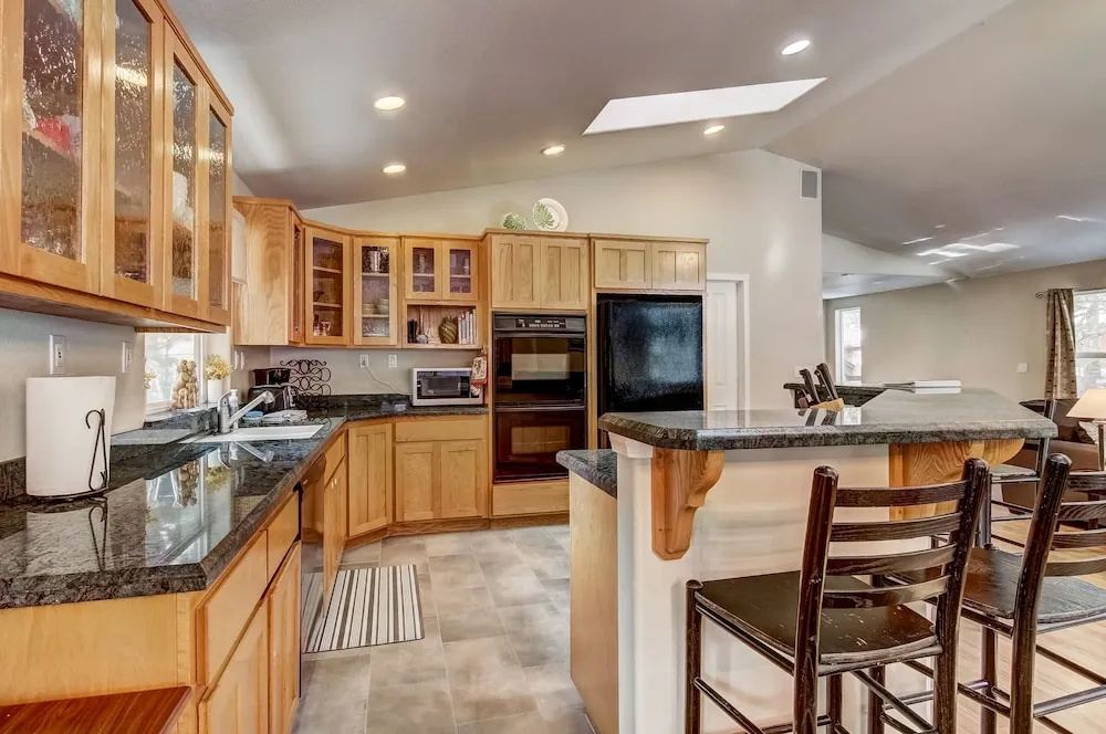 1144gb The Golden Bear 3 Bedroom Home by RedAwning