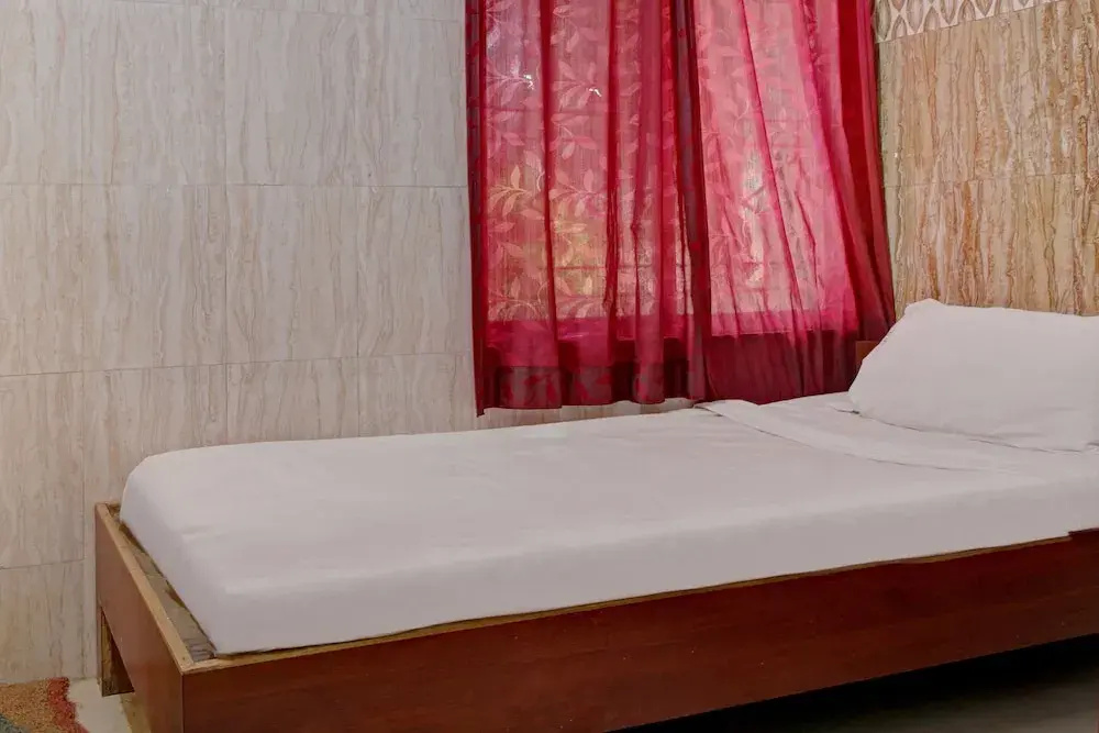 SPOT ON 38681 Sai Palace Lodging & Boarding