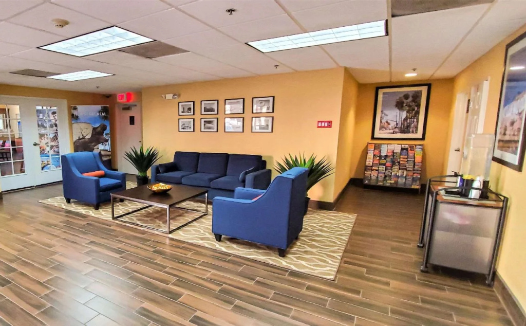 Comfort Inn & Suites Near Universal - N Hollywood - Burbank