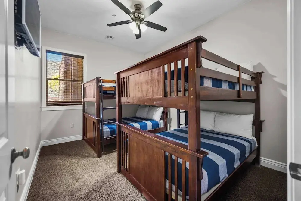 Pool & Sunshine Retreat - Resort-style Amenities