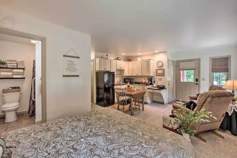 Cozy 'garden Room' in Welsh Mountain Suites!